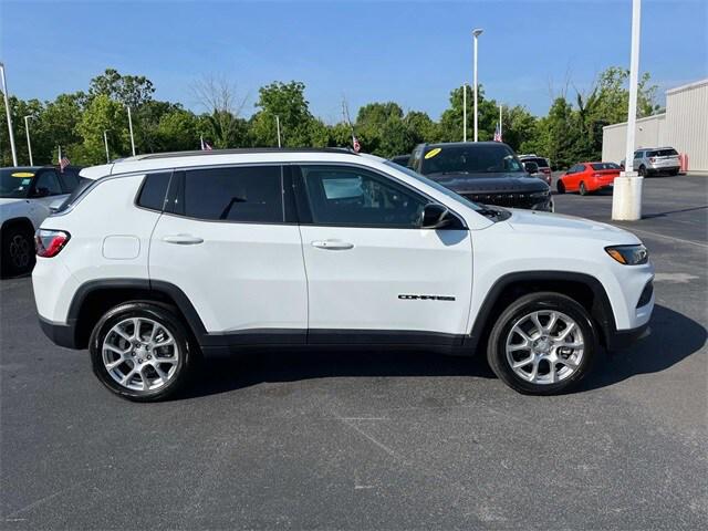 2024 Jeep Compass COMPASS LATITUDE LUX 4X4