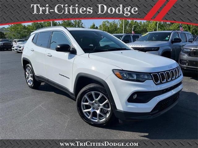 2024 Jeep Compass COMPASS LATITUDE LUX 4X4