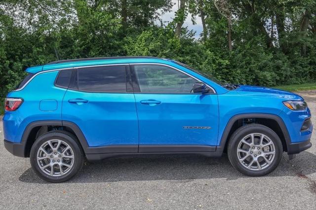 2024 Jeep Compass COMPASS LATITUDE LUX 4X4