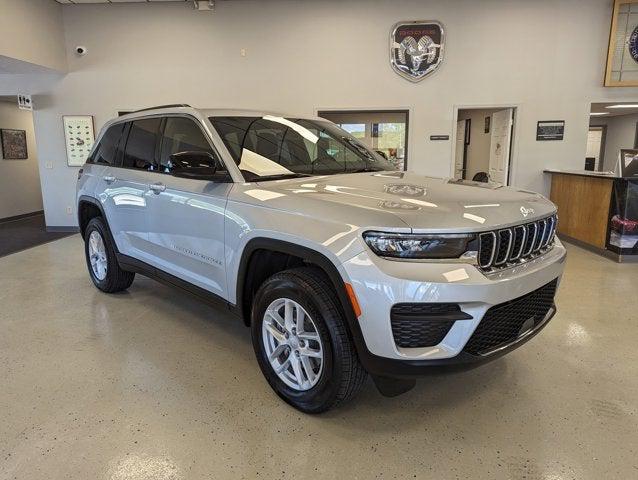 2024 Jeep Grand Cherokee GRAND CHEROKEE LAREDO X 4X4