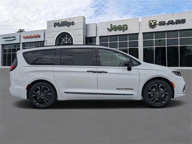 2024 Chrysler Pacifica PACIFICA TOURING L