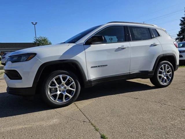 2024 Jeep Compass COMPASS LATITUDE LUX 4X4