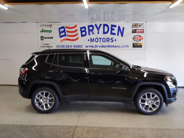 2024 Jeep Compass COMPASS LATITUDE LUX 4X4