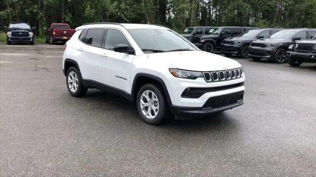 2024 Jeep Compass COMPASS LATITUDE 4X4