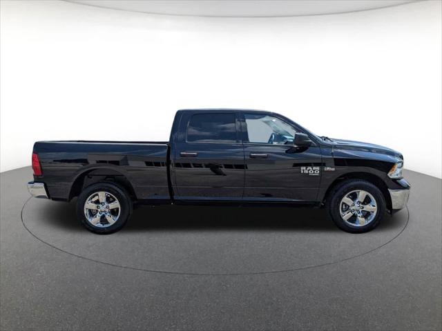 2024 RAM Ram 1500 Classic RAM 1500 CLASSIC TRADESMAN CREW CAB 4X4 64 BOX