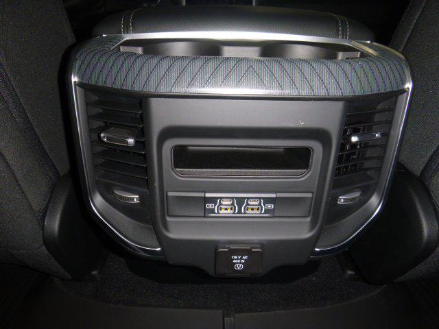 2025 Ram 1500 Big Horn Crew Cab 4x4 5'7" Box
