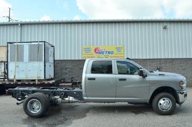 2024 RAM Ram 3500 Chassis Cab RAM 3500 TRADESMAN CREW CAB CHASSIS 4X4 60 CA 2024 RAM Ram 3500 Chassis Cab RAM 3500 TRADESMAN CREW CAB CHASSIS 4X4 60 CA