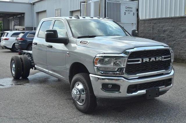 2024 RAM Ram 3500 Chassis Cab RAM 3500 TRADESMAN CREW CAB CHASSIS 4X4 60 CA 2024 RAM Ram 3500 Chassis Cab RAM 3500 TRADESMAN CREW CAB CHASSIS 4X4 60 CA