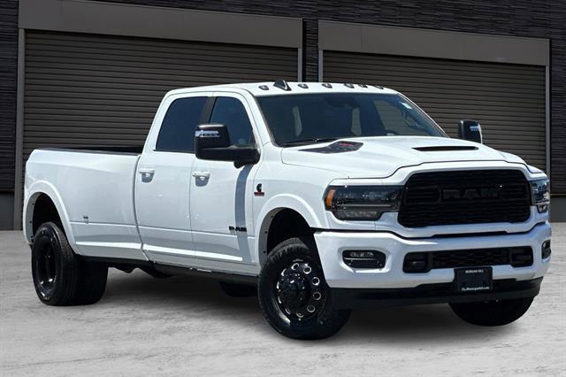 2024 RAM Ram 3500 RAM 3500 LIMITED CREW CAB 4X4 8 BOX