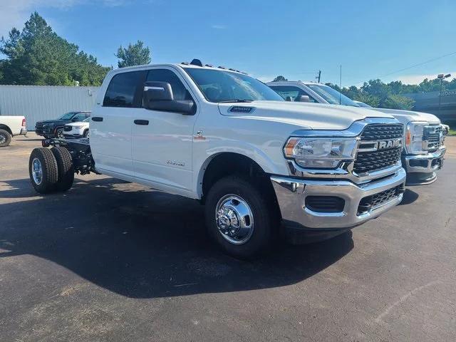 2024 RAM Ram 3500 Chassis Cab RAM 3500 SLT CREW CAB CHASSIS 4X4 60 CA