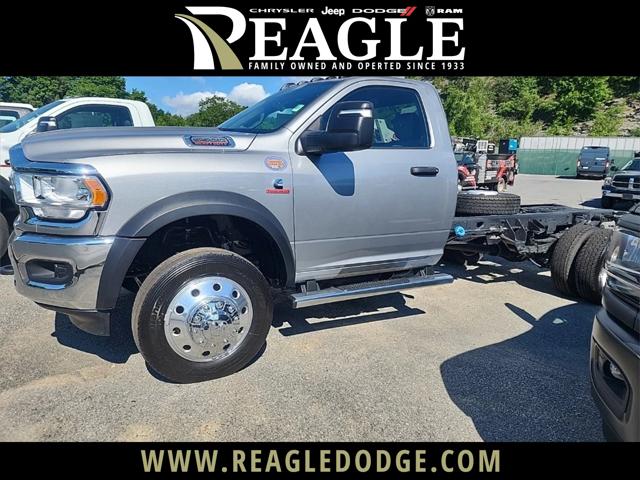 2024 RAM Ram 5500 Chassis Cab RAM 5500 TRADESMAN CHASSIS REGULAR CAB 4X4 84 CA