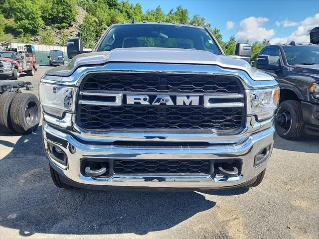 2024 RAM Ram 5500 Chassis Cab RAM 5500 TRADESMAN CHASSIS REGULAR CAB 4X4 84 CA