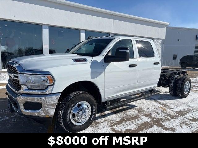 2024 RAM Ram 3500 Chassis Cab RAM 3500 TRADESMAN CREW CAB CHASSIS 4X4 60 CA