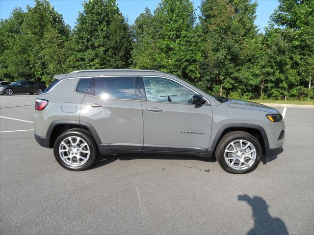 2023 Jeep Compass Latitude Lux FWD