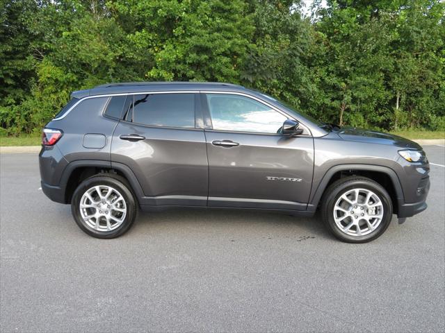 2023 Jeep Compass Latitude Lux FWD