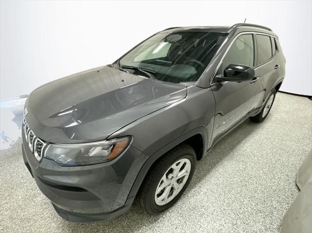 2024 Jeep Compass COMPASS LATITUDE 4X4