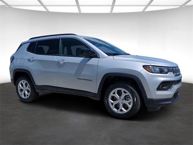 2024 Jeep Compass COMPASS LATITUDE 4X4