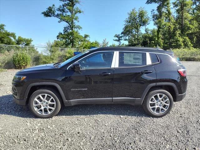 2024 Jeep Compass COMPASS LATITUDE LUX 4X4