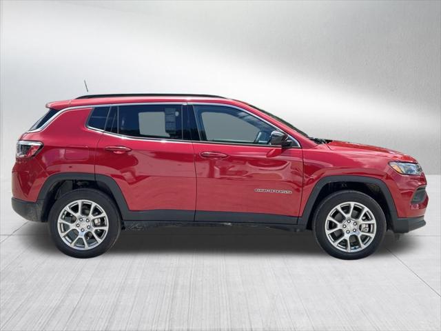 2024 Jeep Compass COMPASS LATITUDE LUX 4X4