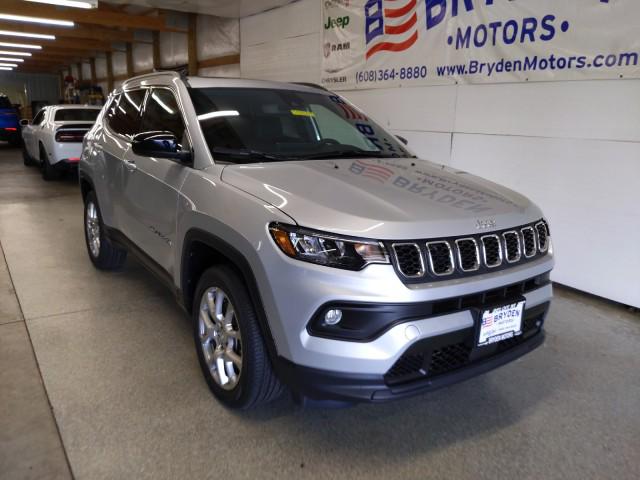 2024 Jeep Compass COMPASS LATITUDE LUX 4X4