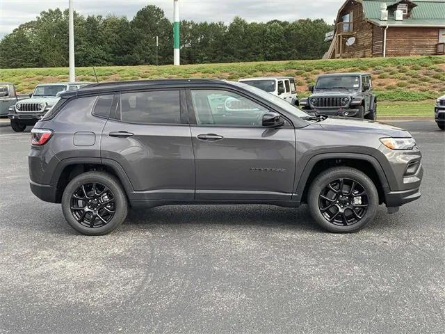 2024 Jeep Compass COMPASS LATITUDE 4X4