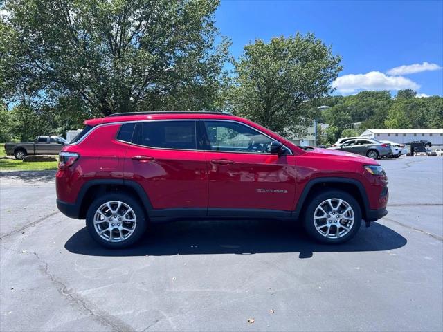 2024 Jeep Compass COMPASS LATITUDE LUX 4X4