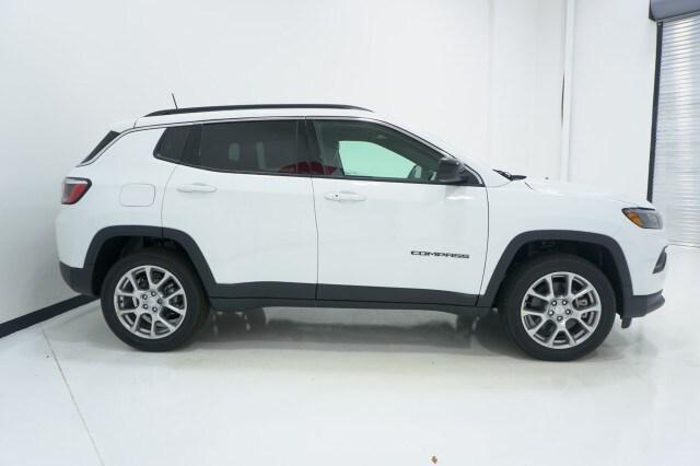 2024 Jeep Compass COMPASS LATITUDE LUX 4X4