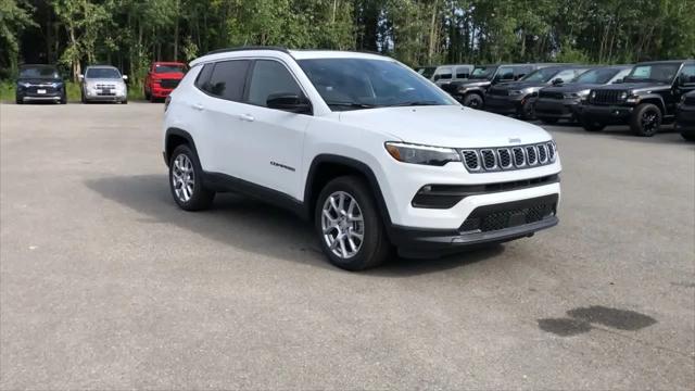 2024 Jeep Compass COMPASS LATITUDE LUX 4X4