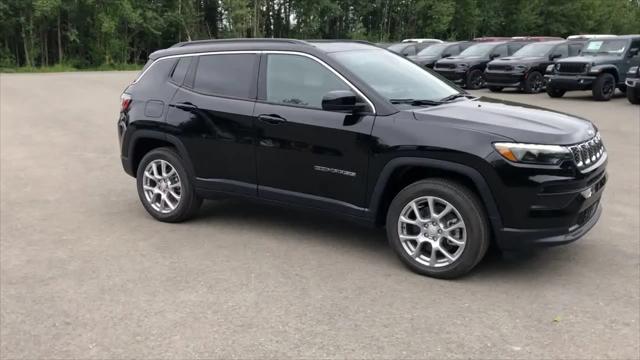 2024 Jeep Compass COMPASS LATITUDE LUX 4X4