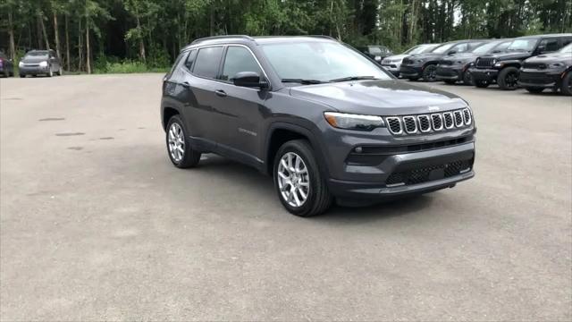 2024 Jeep Compass COMPASS LATITUDE LUX 4X4