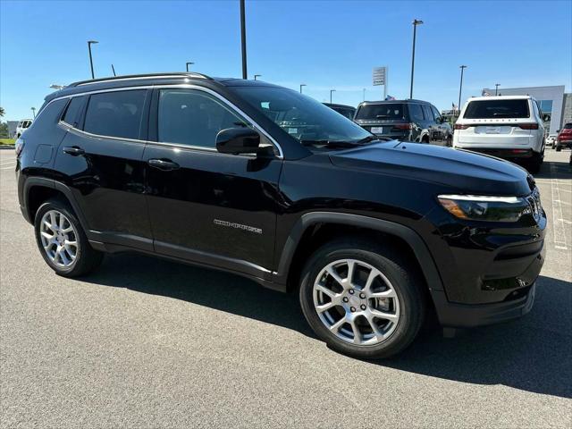 2024 Jeep Compass COMPASS LATITUDE LUX 4X4