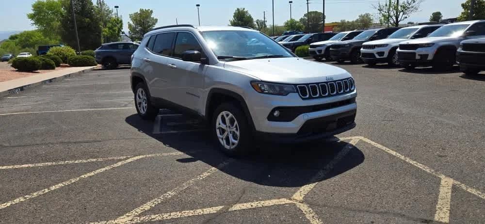 2024 Jeep Compass COMPASS LATITUDE 4X4