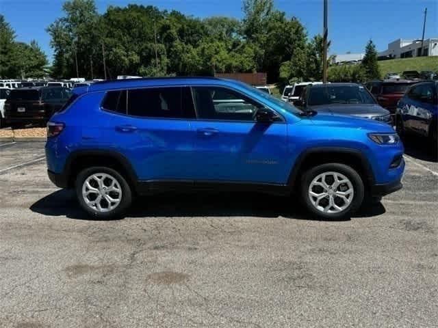 2024 Jeep Compass COMPASS LATITUDE 4X4