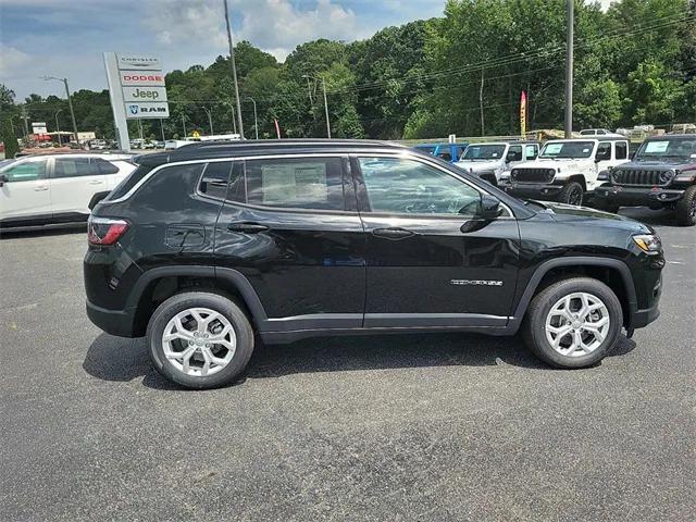 2024 Jeep Compass COMPASS LATITUDE 4X4