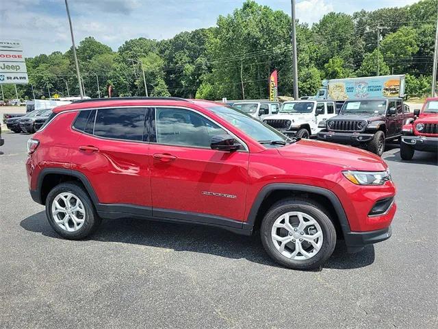 2024 Jeep Compass COMPASS LATITUDE 4X4