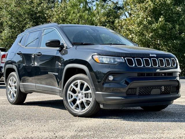 2024 Jeep Compass COMPASS LATITUDE LUX 4X4