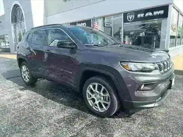 2024 Jeep Compass COMPASS LATITUDE LUX 4X4