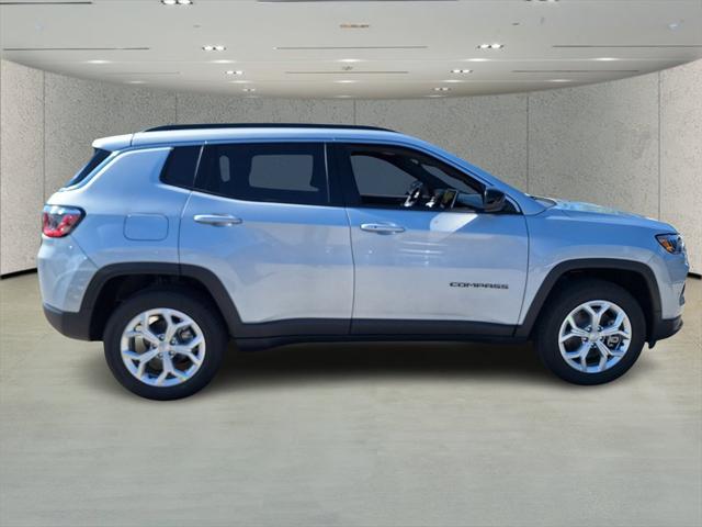 2024 Jeep Compass COMPASS LATITUDE 4X4