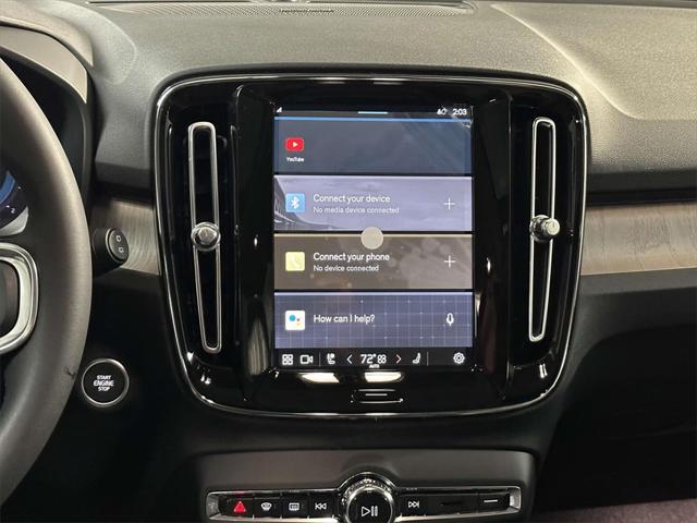 2024 Volvo XC40 B5 Ultimate Dark Theme