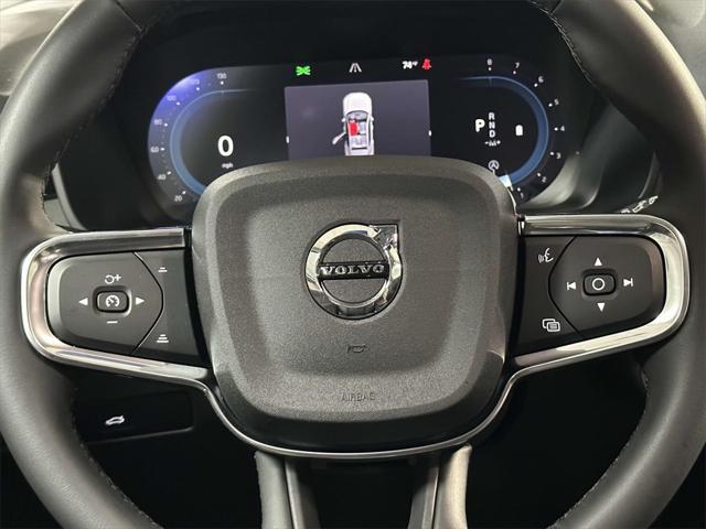2024 Volvo XC40 B5 Ultimate Dark Theme