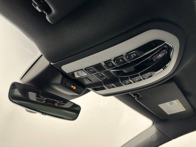 2024 Porsche Macan AWD