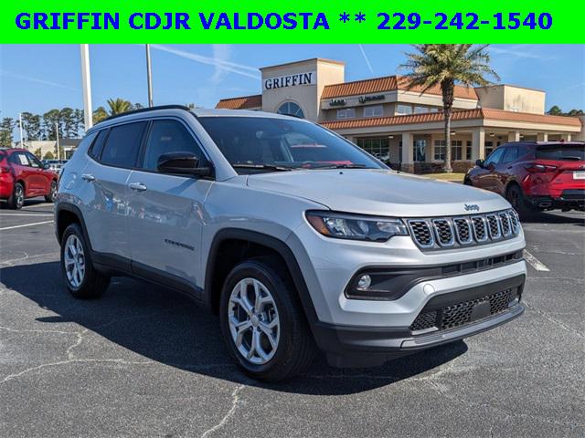 2024 Jeep Compass COMPASS LATITUDE 4X4