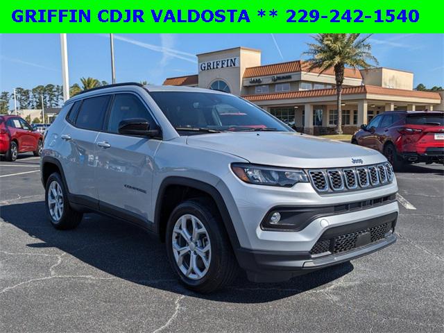 2024 Jeep Compass COMPASS LATITUDE 4X4