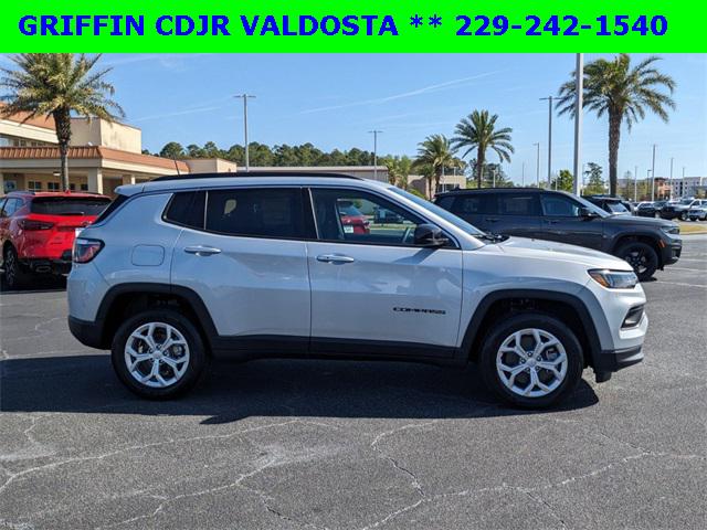 2024 Jeep Compass COMPASS LATITUDE 4X4