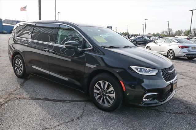 2022 Chrysler Pacifica Hybrid Touring L