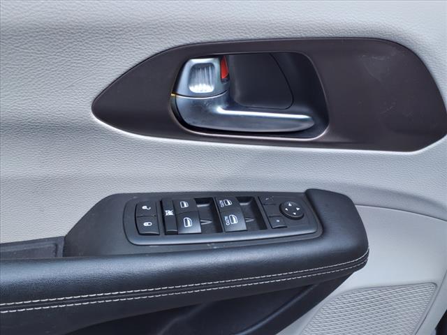 2020 Chrysler Voyager LXI