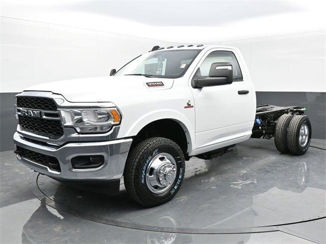 2024 RAM Ram 3500 Chassis Cab RAM 3500 TRADESMAN CHASSIS REGULAR CAB 4X4 60 CA