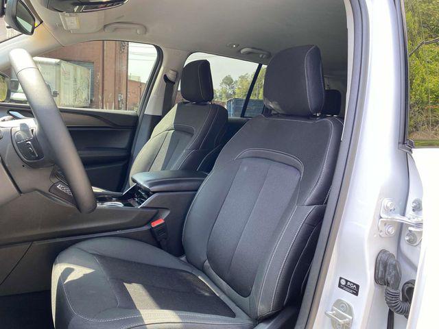 2023 Jeep Grand Cherokee Laredo 4x4