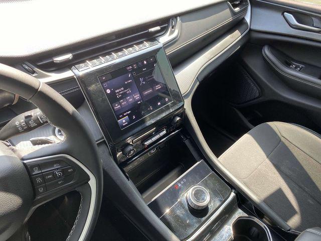 2023 Jeep Grand Cherokee Laredo 4x4