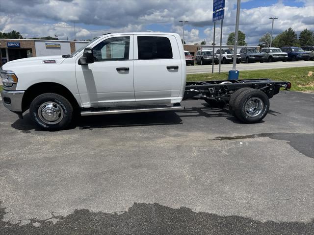 2024 RAM Ram 3500 Chassis Cab RAM 3500 TRADESMAN CREW CAB CHASSIS 4X4 60 CA